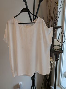 Korye Cream Short-Sleeve Blouse